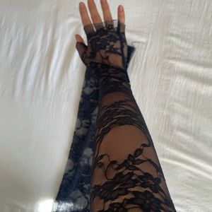 Lace black gloves